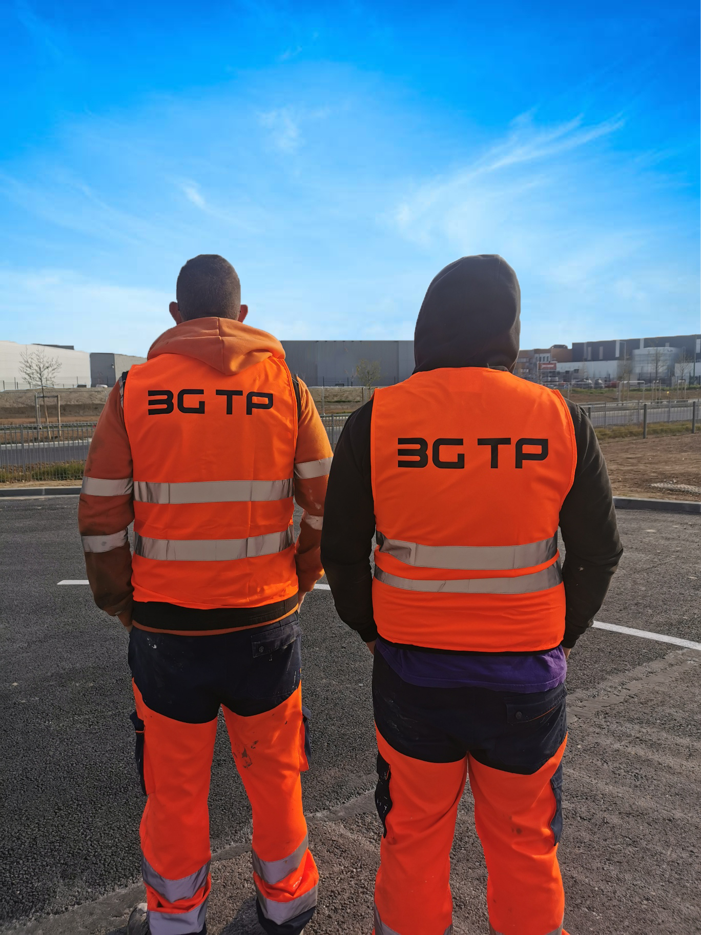 Deux employés de 3GTP avec un gilet de haute visibilité